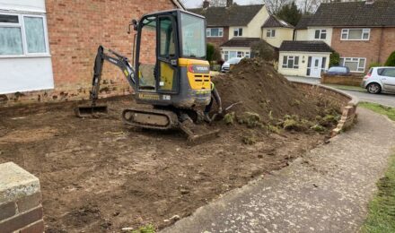 A compact excavator working on a residential site, showcasing {{company_name}}'s {{search_term}} services in {{place}}.